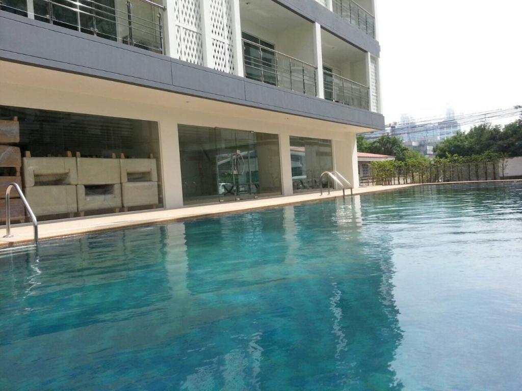 Hotel R-Con Rest Sea à Pattaya Extérieur photo