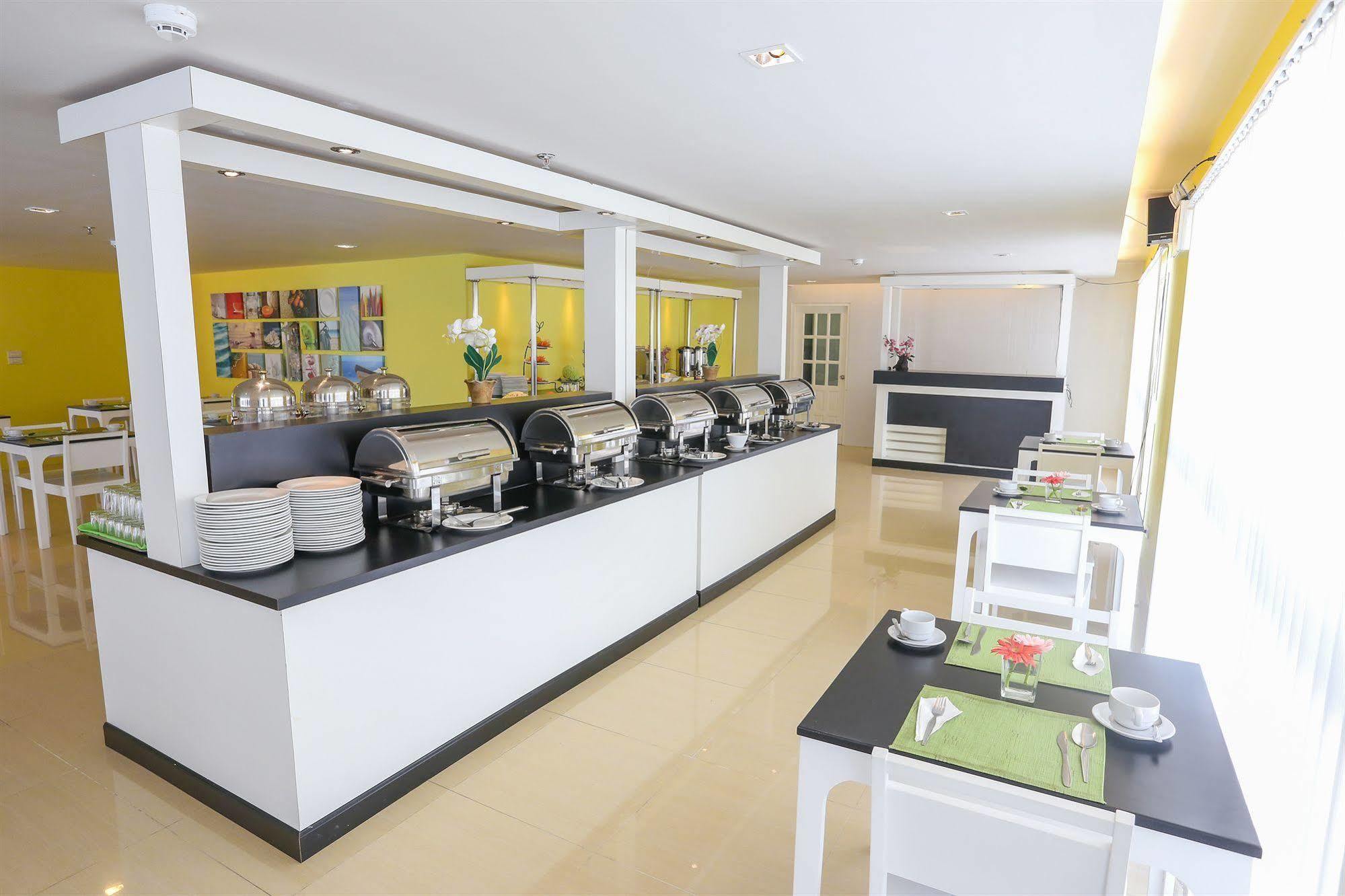 Hotel R-Con Rest Sea à Pattaya Extérieur photo