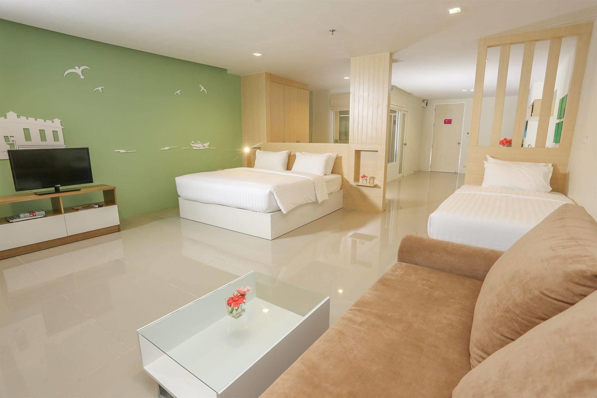 Hotel R-Con Rest Sea à Pattaya Extérieur photo