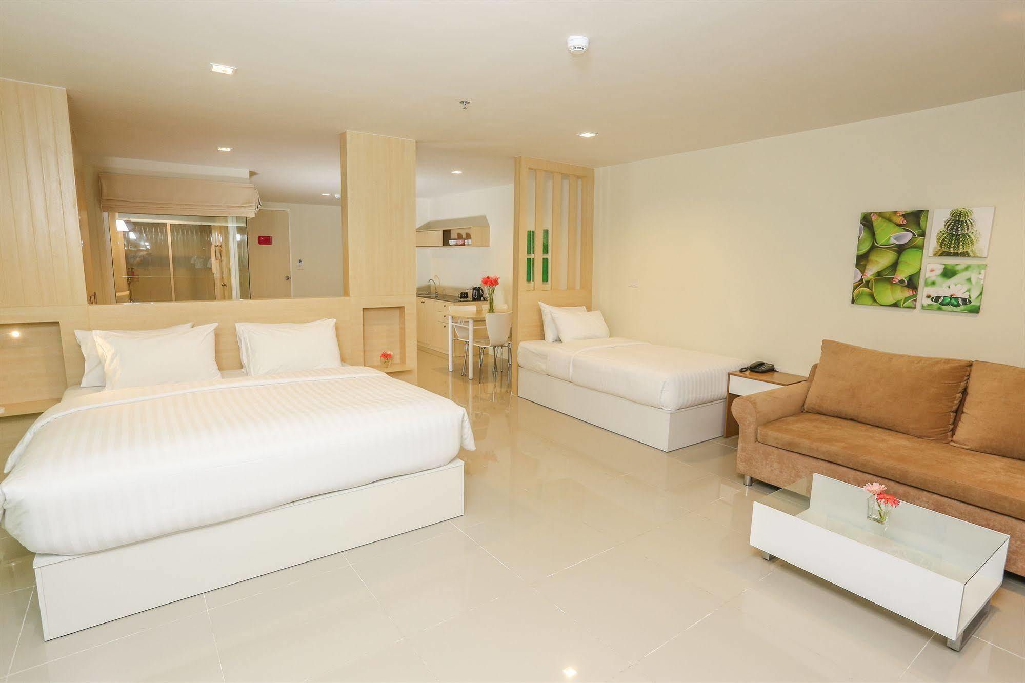 Hotel R-Con Rest Sea à Pattaya Extérieur photo