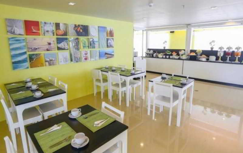 Hotel R-Con Rest Sea à Pattaya Extérieur photo